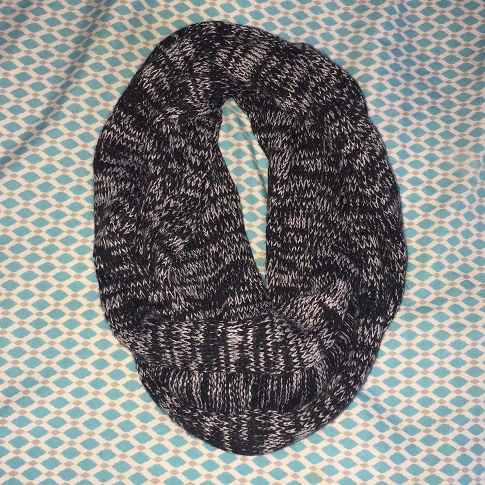 B&W Scarf